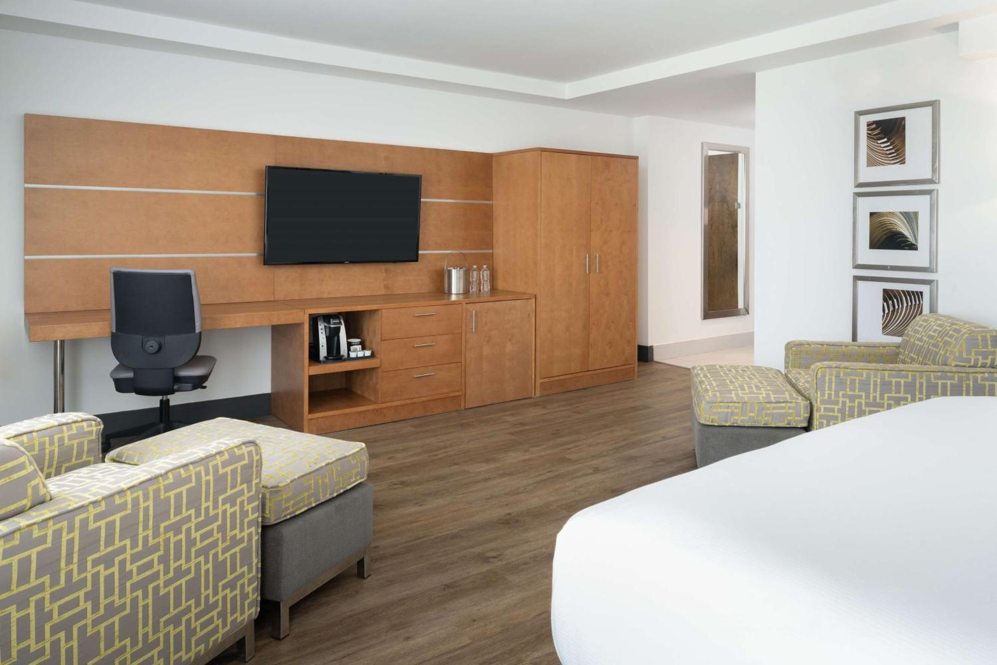 Doubletree By Hilton Miami North I-95 4*