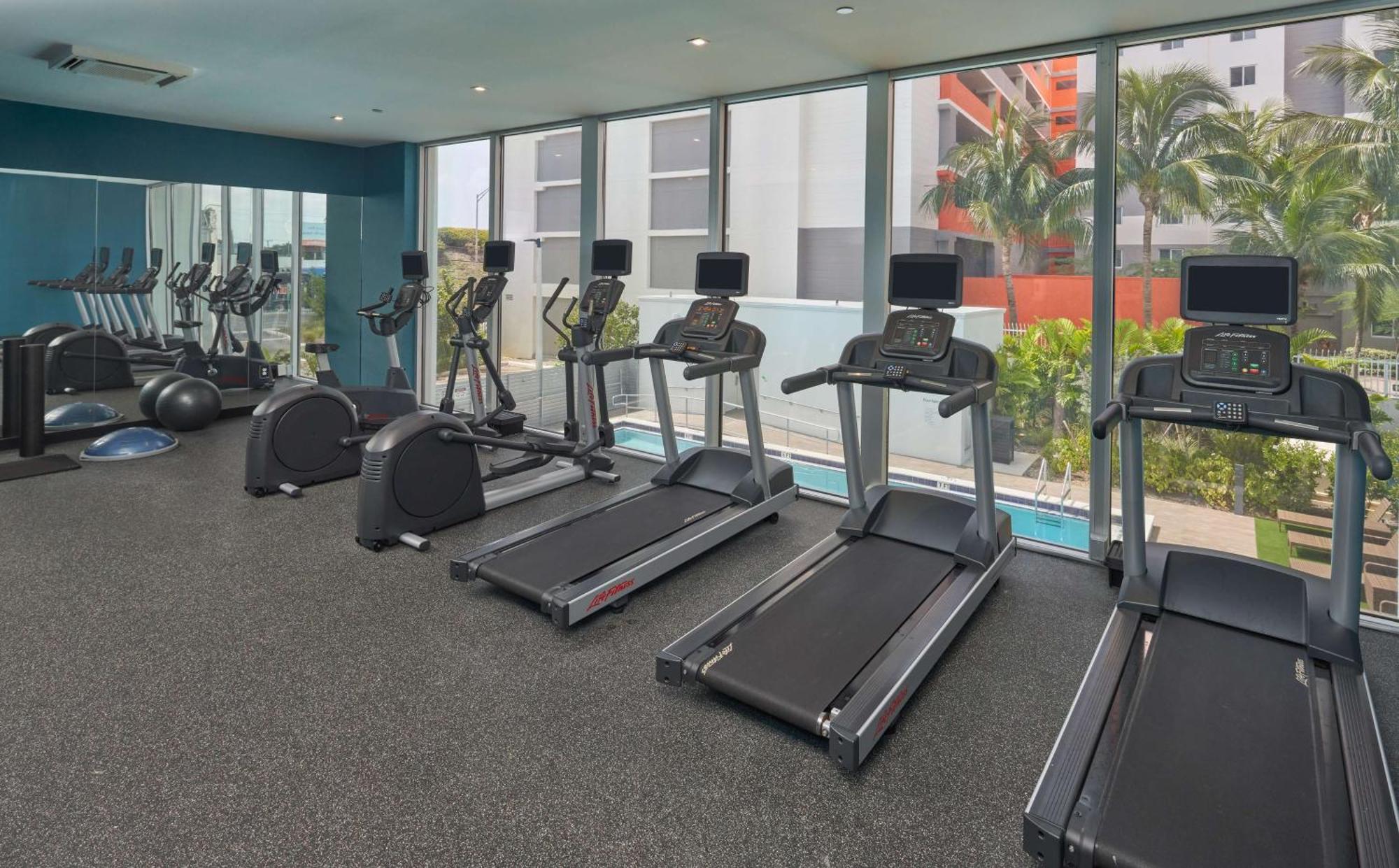 Doubletree By Hilton Miami North I-95 Hotel 4*