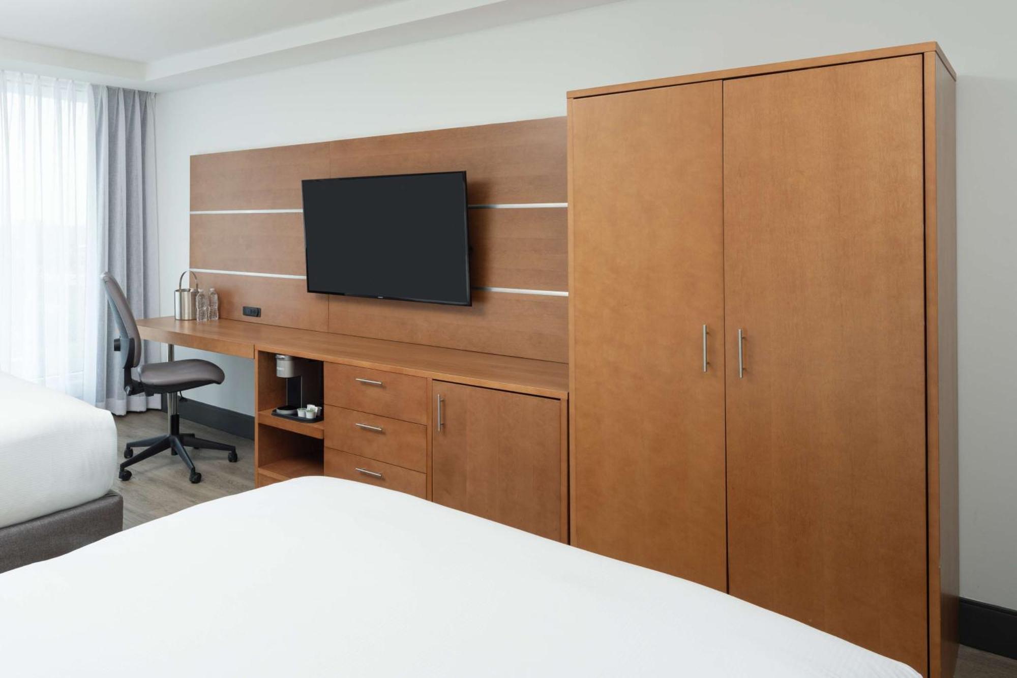 Doubletree By Hilton Miami North I-95 Hotel 4*