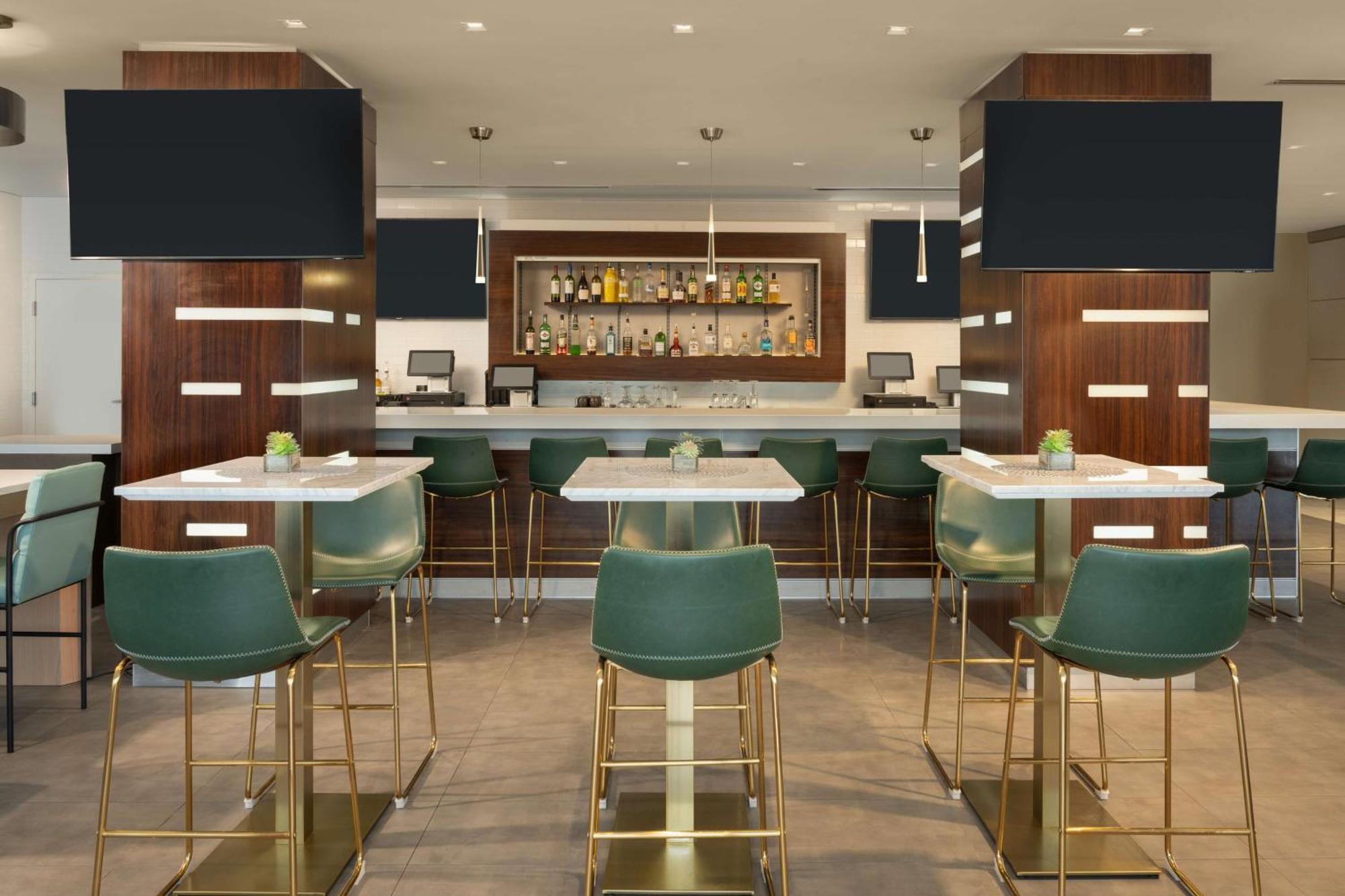 Doubletree By Hilton Miami North I-95
